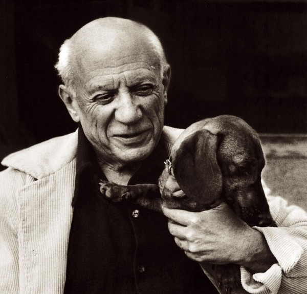 Pablo Picasso és hűséges tacskó kutyája Lump